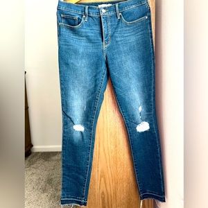 Levi’s 311 Shaping Skinny Jeans (Size 31)